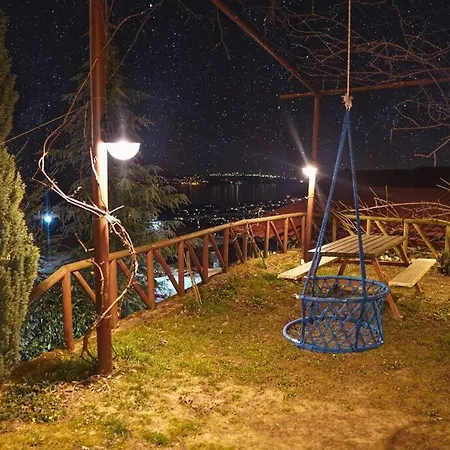 Menzara Konaklama בית נופש
